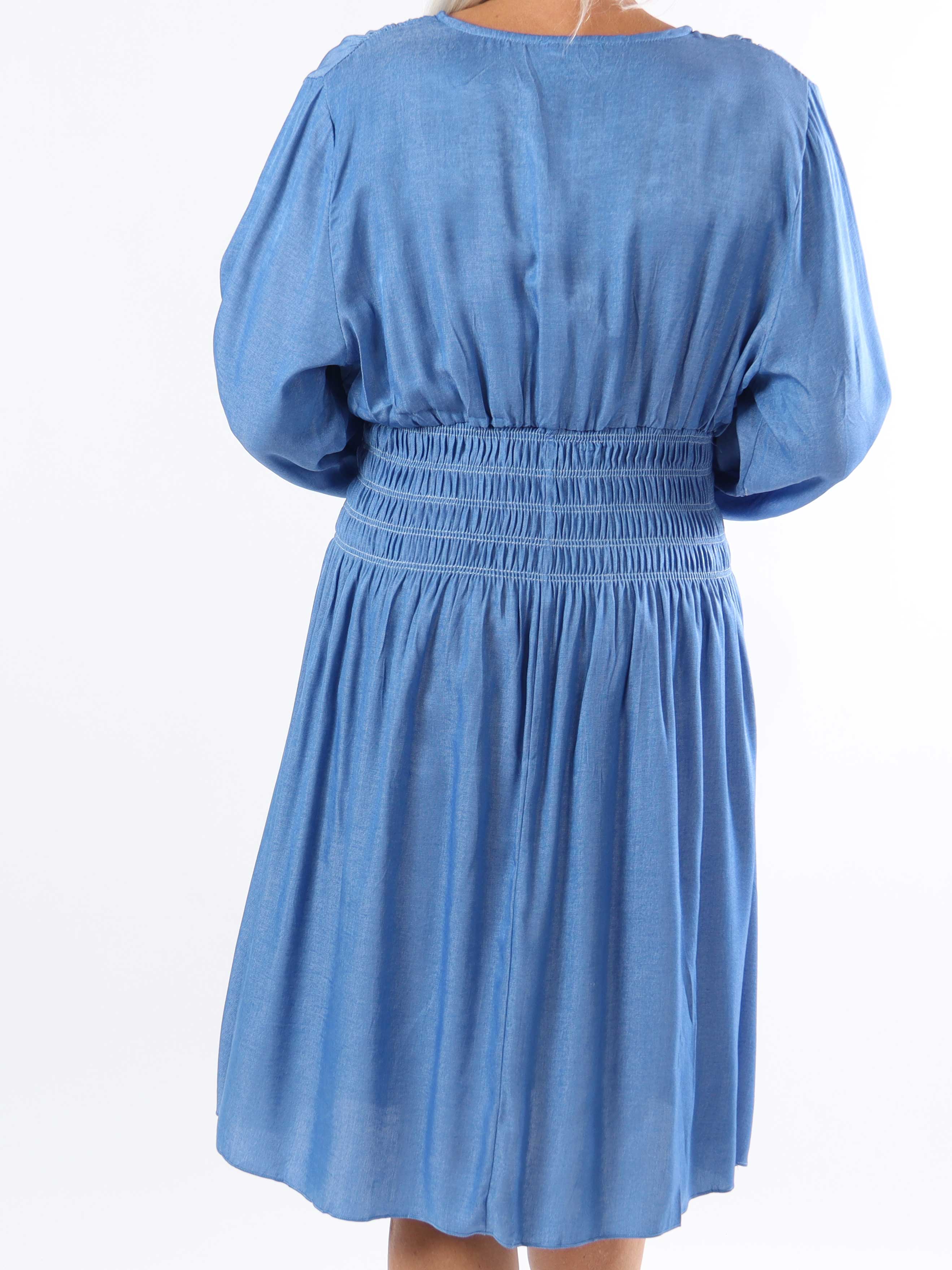 Pams Denim Short L/S - Plus size klänning med smock i midjan